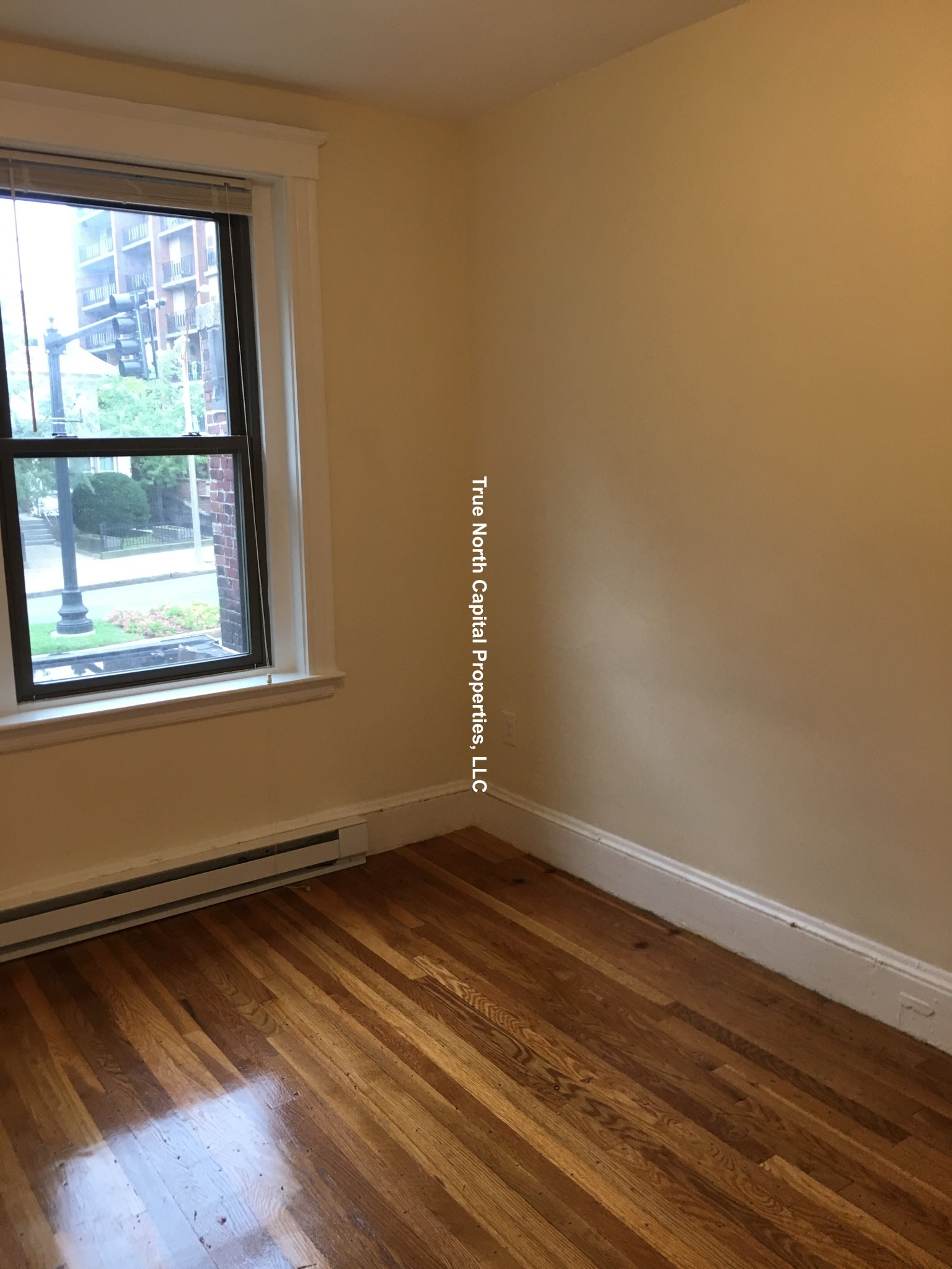 383 Broadway, Ten Hills