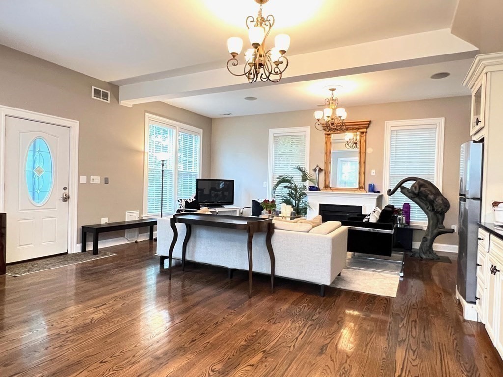 826 Watertown St, Newton