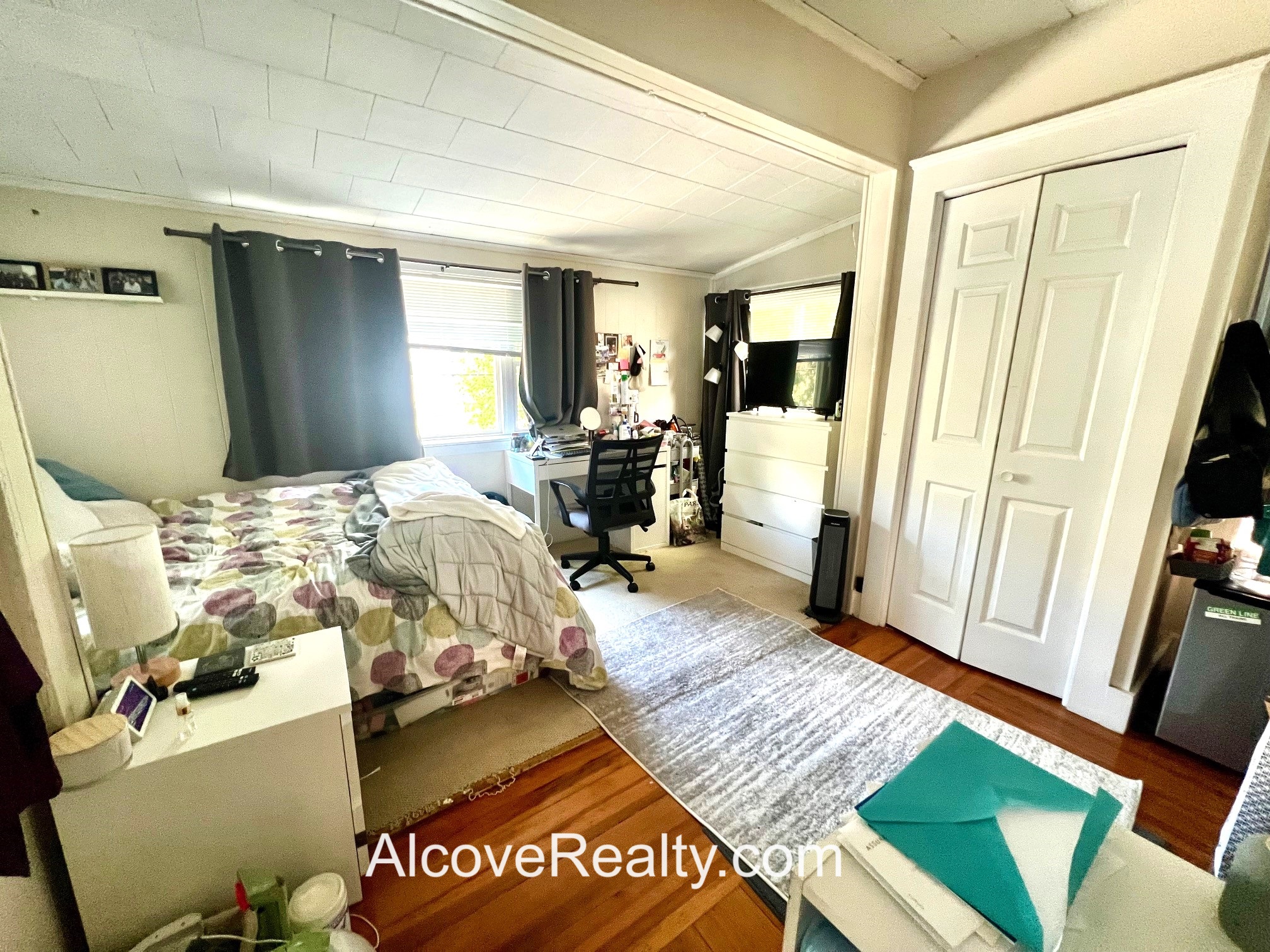 24 Burnham St, Tufts