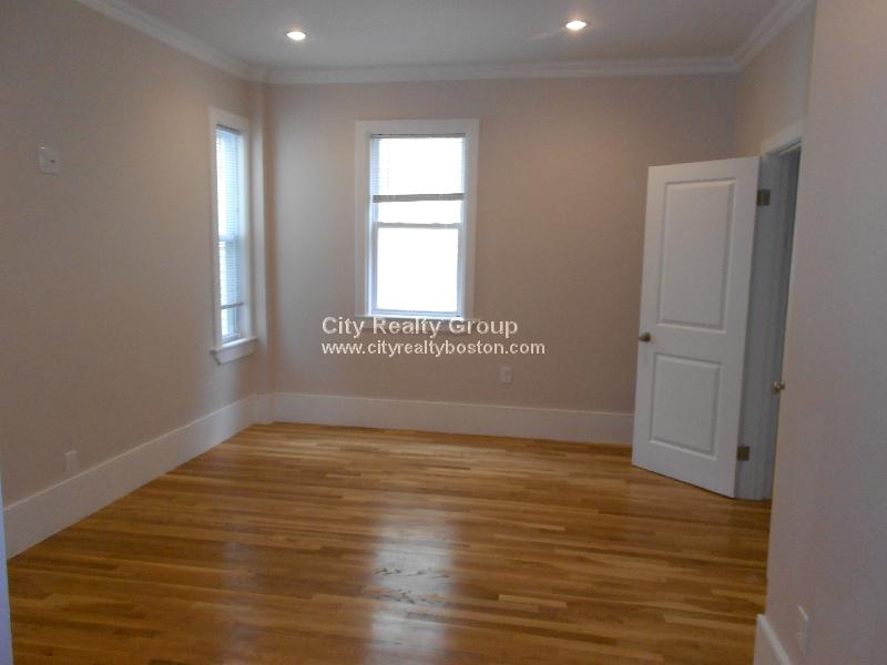 66 Mozart St, Jamaica Plain