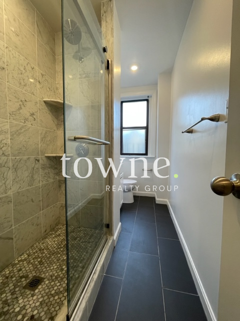 19 Peterborough St, Fenway