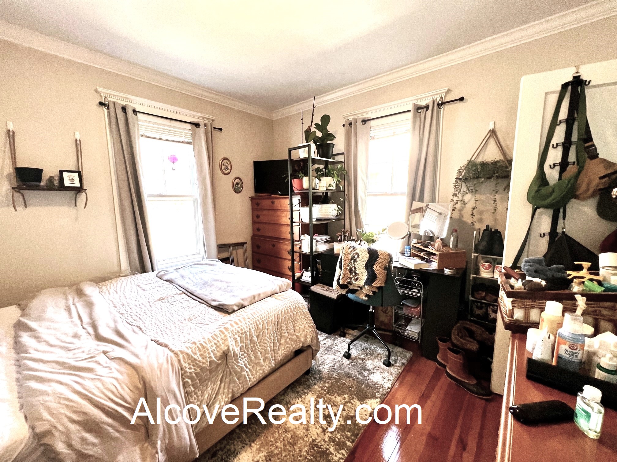 34 Leonard St, Davis Square