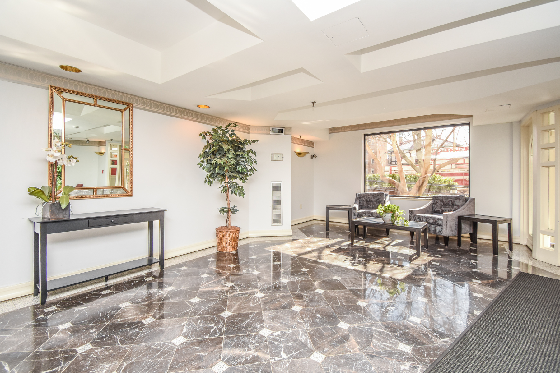 1933 Commonwealth Ave, Brighton