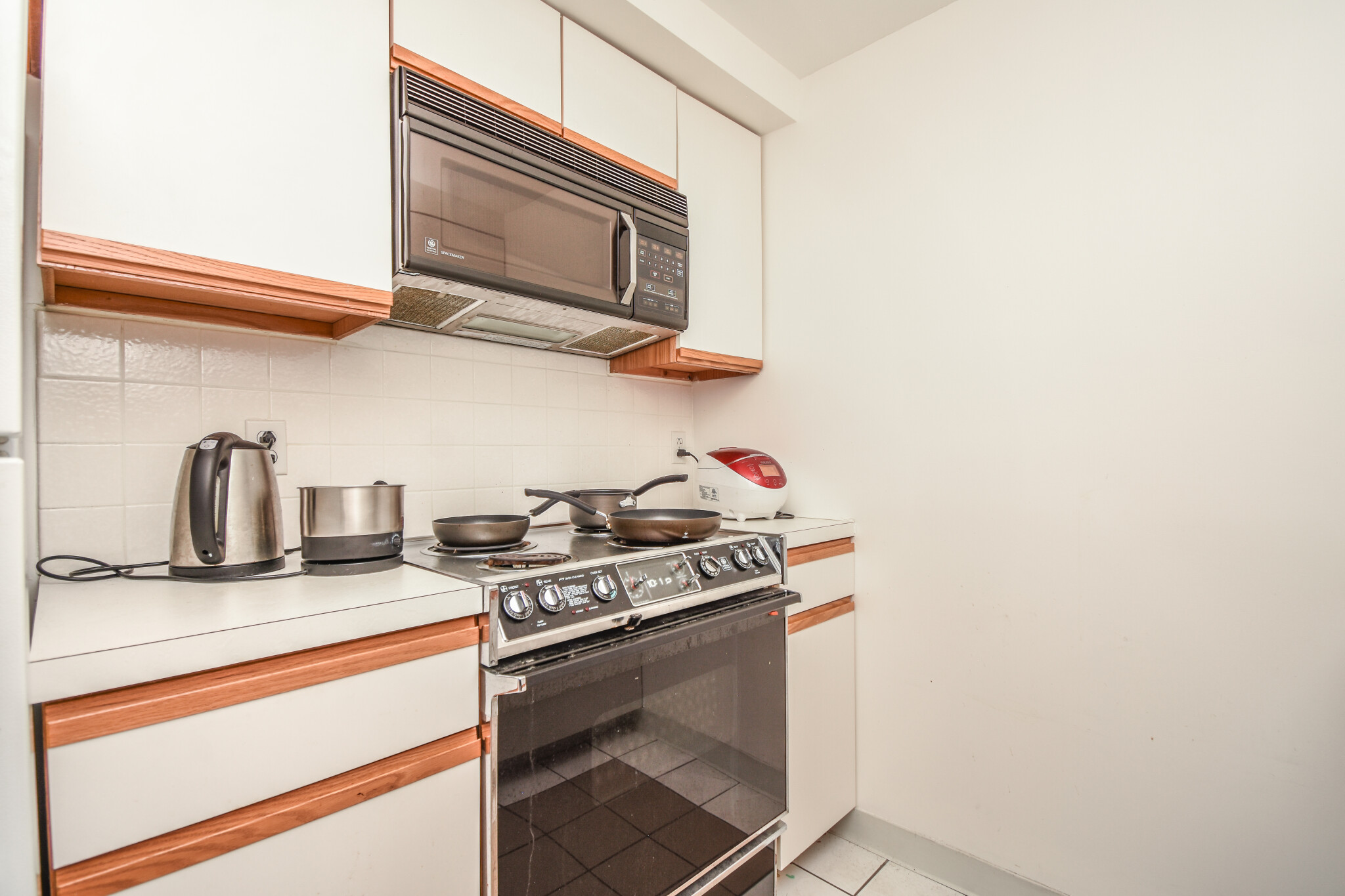 1933 Commonwealth Ave, Brighton