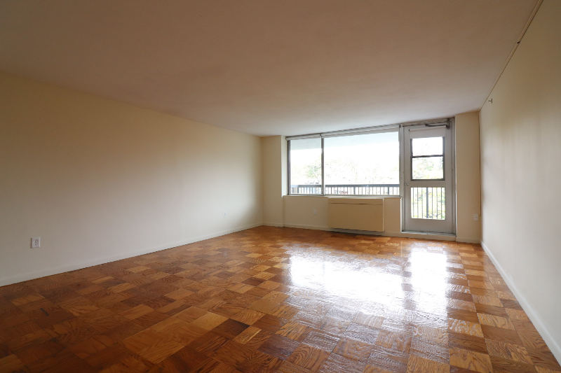 101 Monmouth St, Longwood