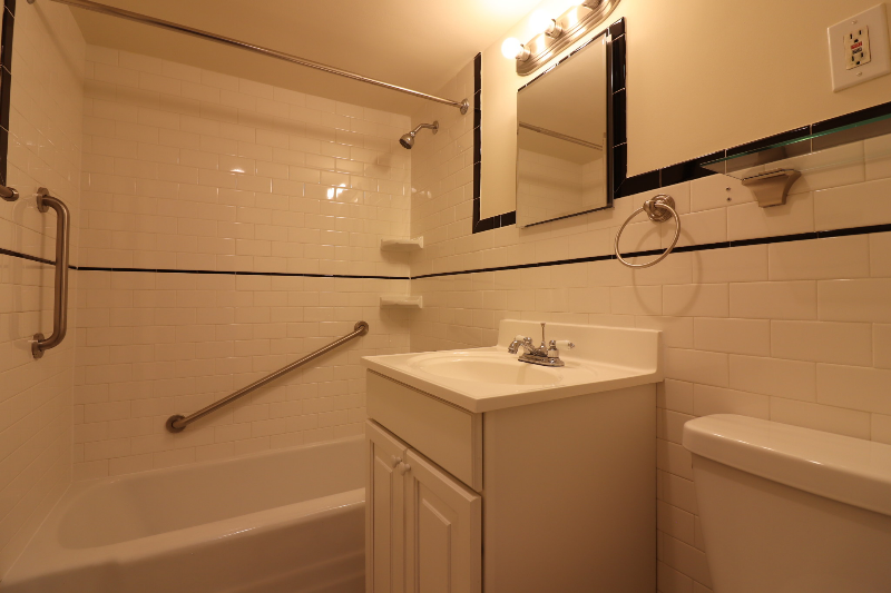 101 Monmouth St, Longwood