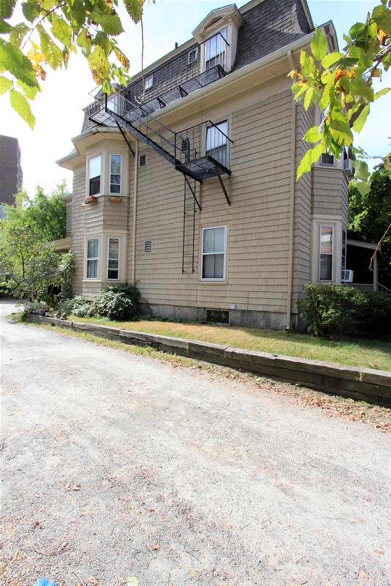 378 Harvard St, Harvard Square