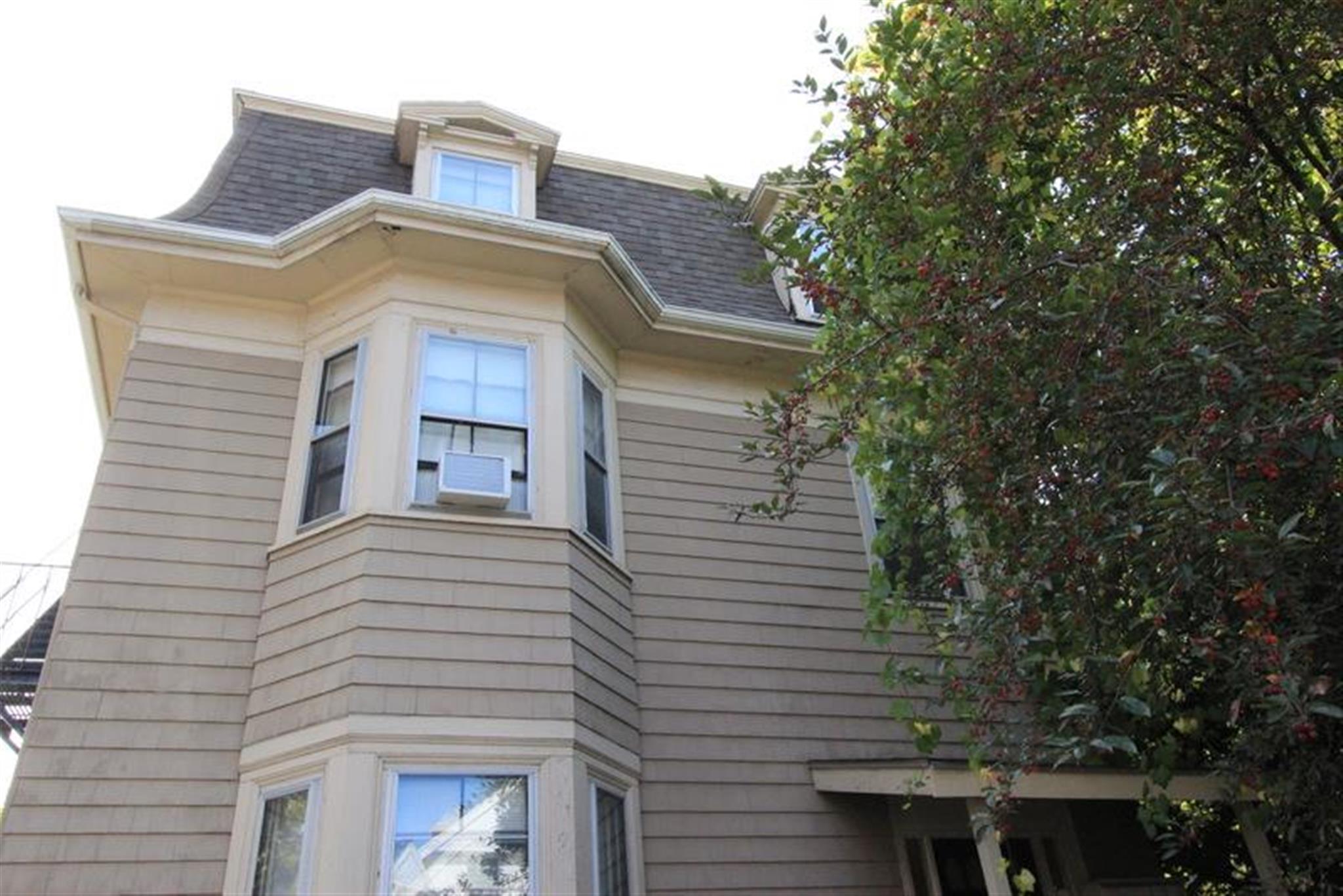 378 Harvard St, Harvard Square