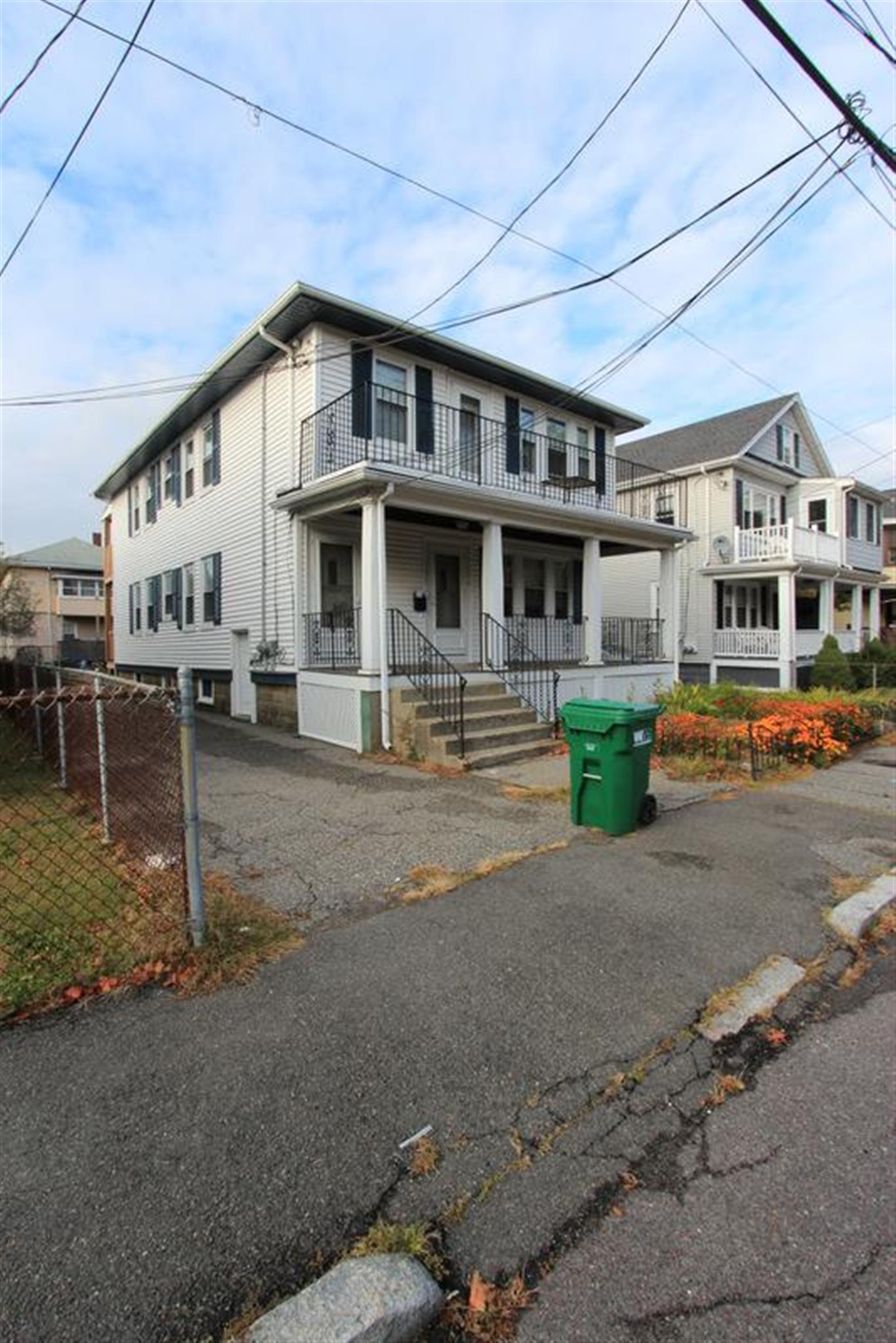 121 Yale St, Medford