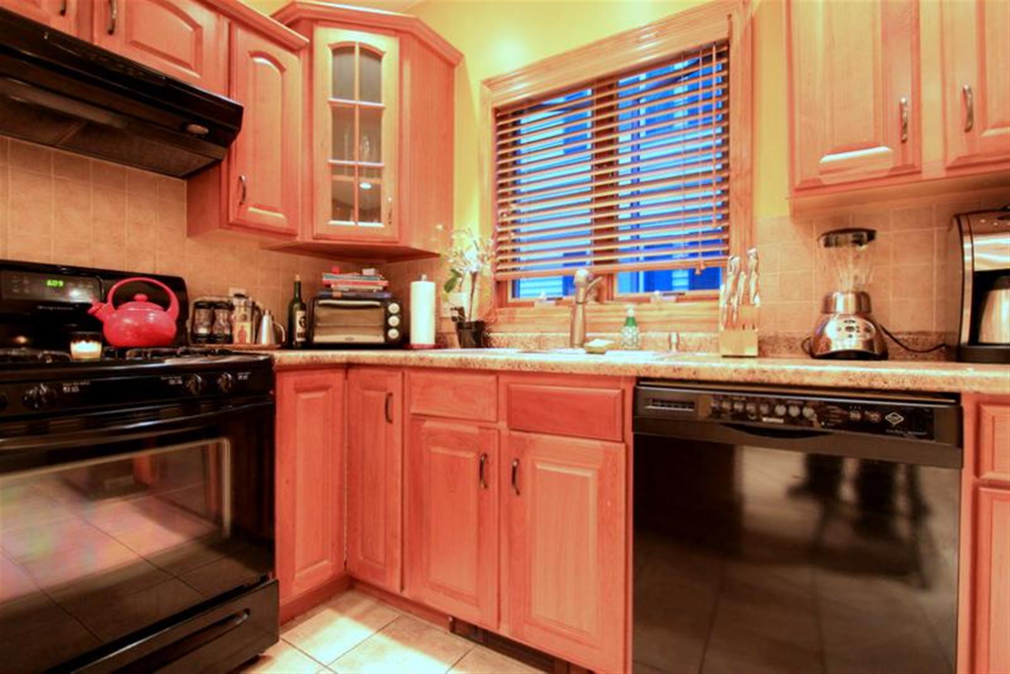 96 Holland St, Davis Square