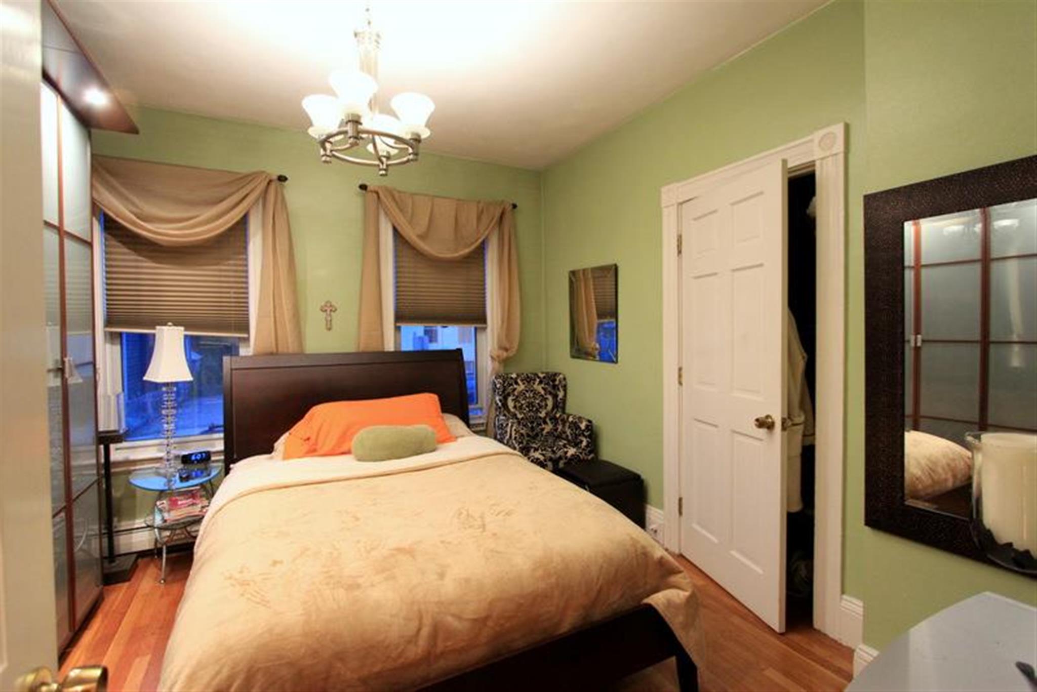 96 Holland St, Davis Square