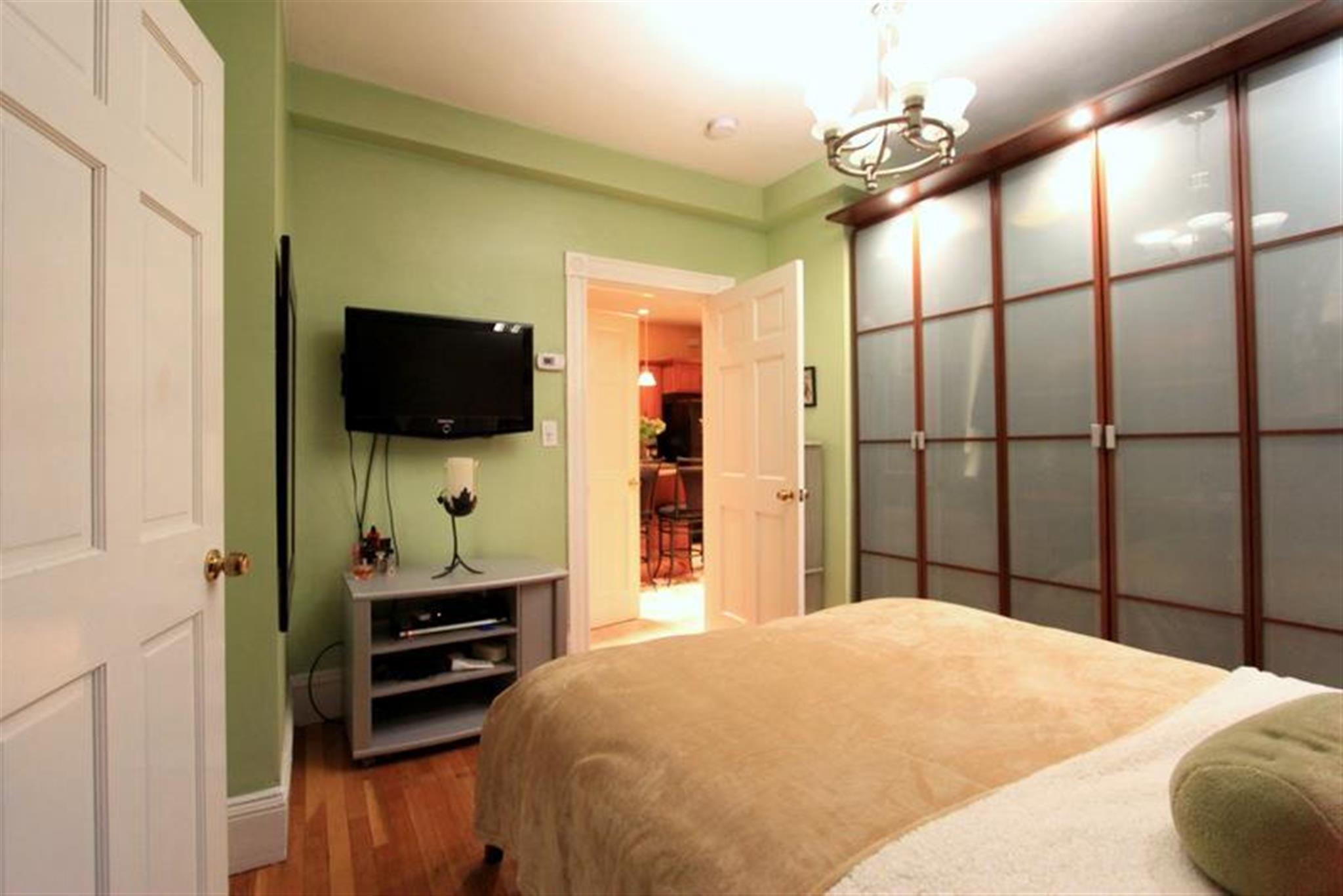 96 Holland St, Davis Square