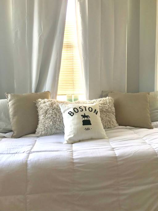 879 Beacon St, Fenway