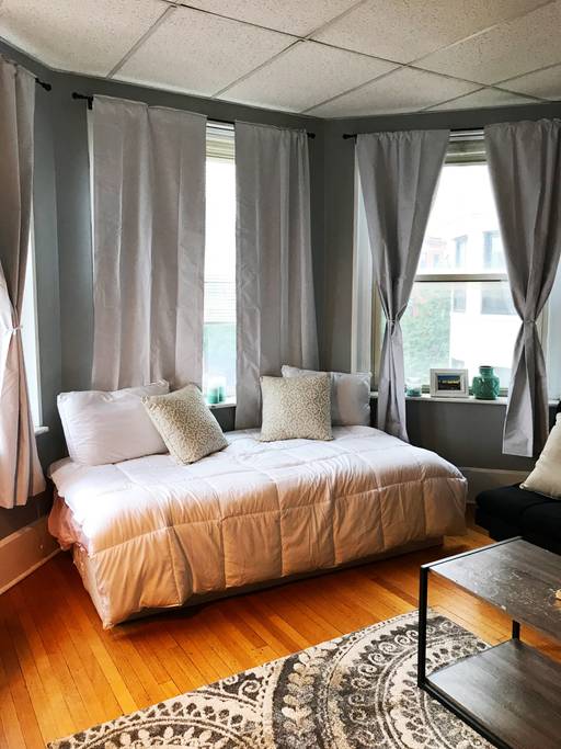 879 Beacon St, Fenway