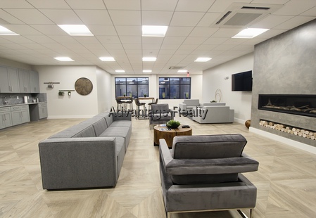 434 Mcgrath Hwy, Prospect Hill