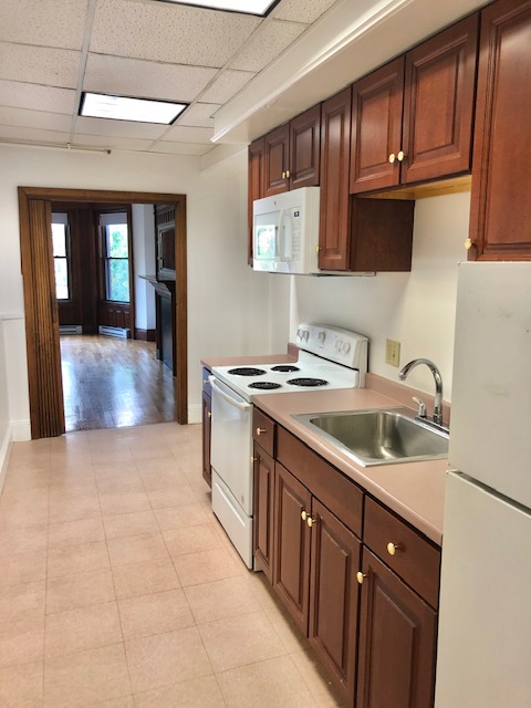 1061 Beacon St, Longwood