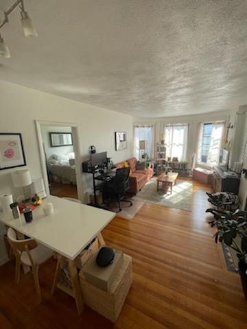 922 Beacon St, Fenway