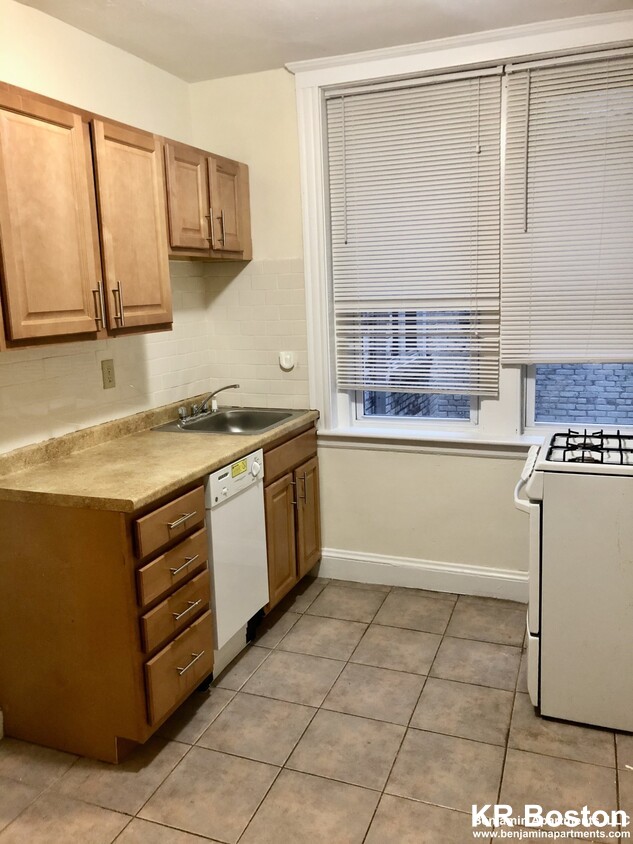 11 Barrows St, Allston