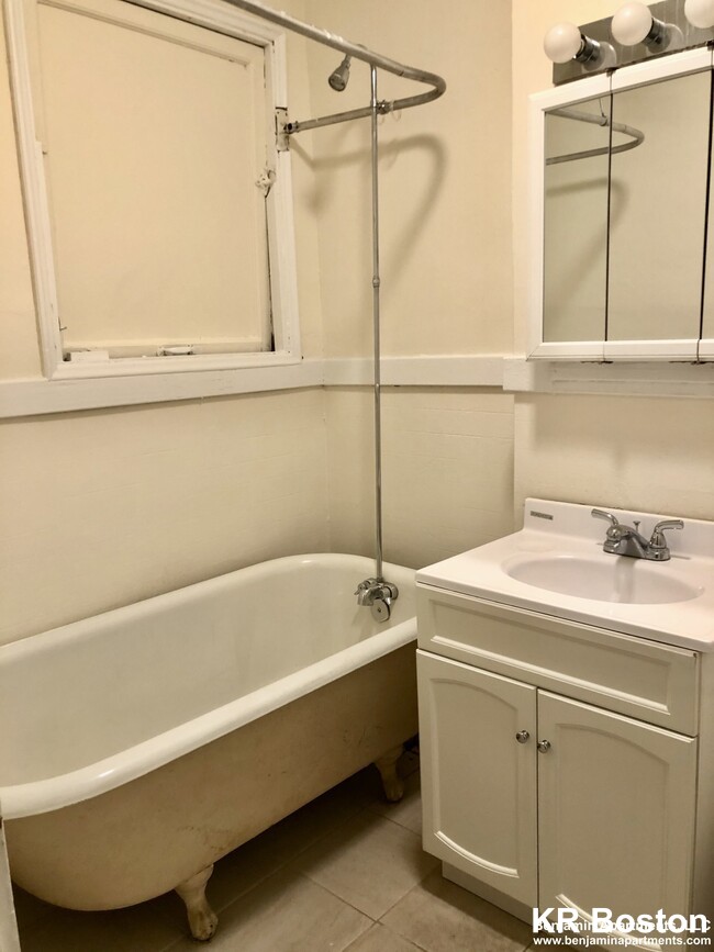 11 Barrows St, Allston