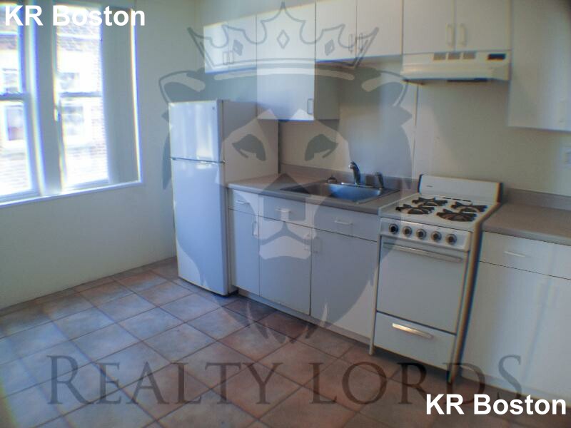 518 Cambridge St, Allston