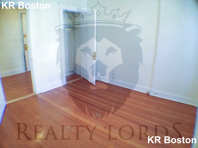 518 Cambridge St, Allston