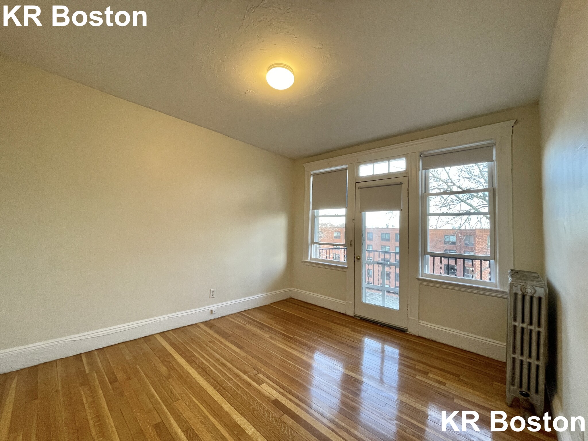 1634 Commonwealth, Brighton