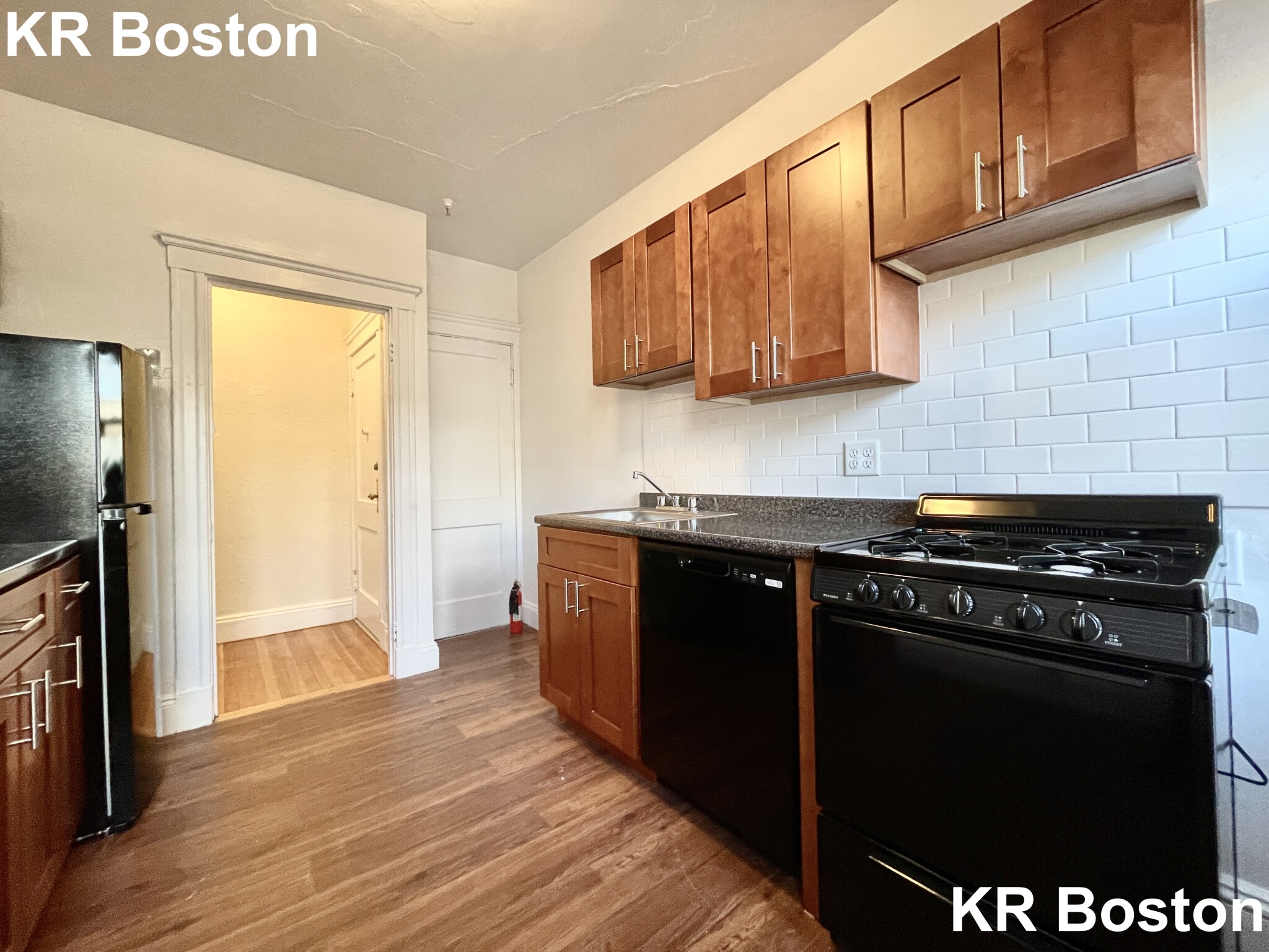 1634 Commonwealth, Brighton