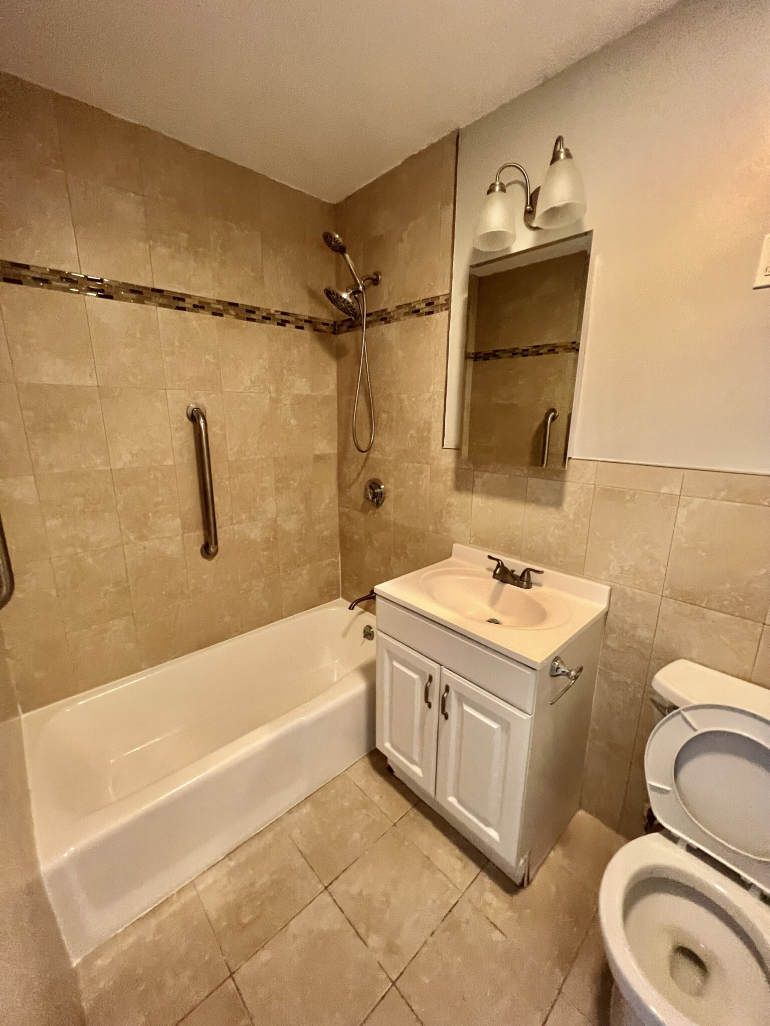 216 Saint Paul St, Longwood