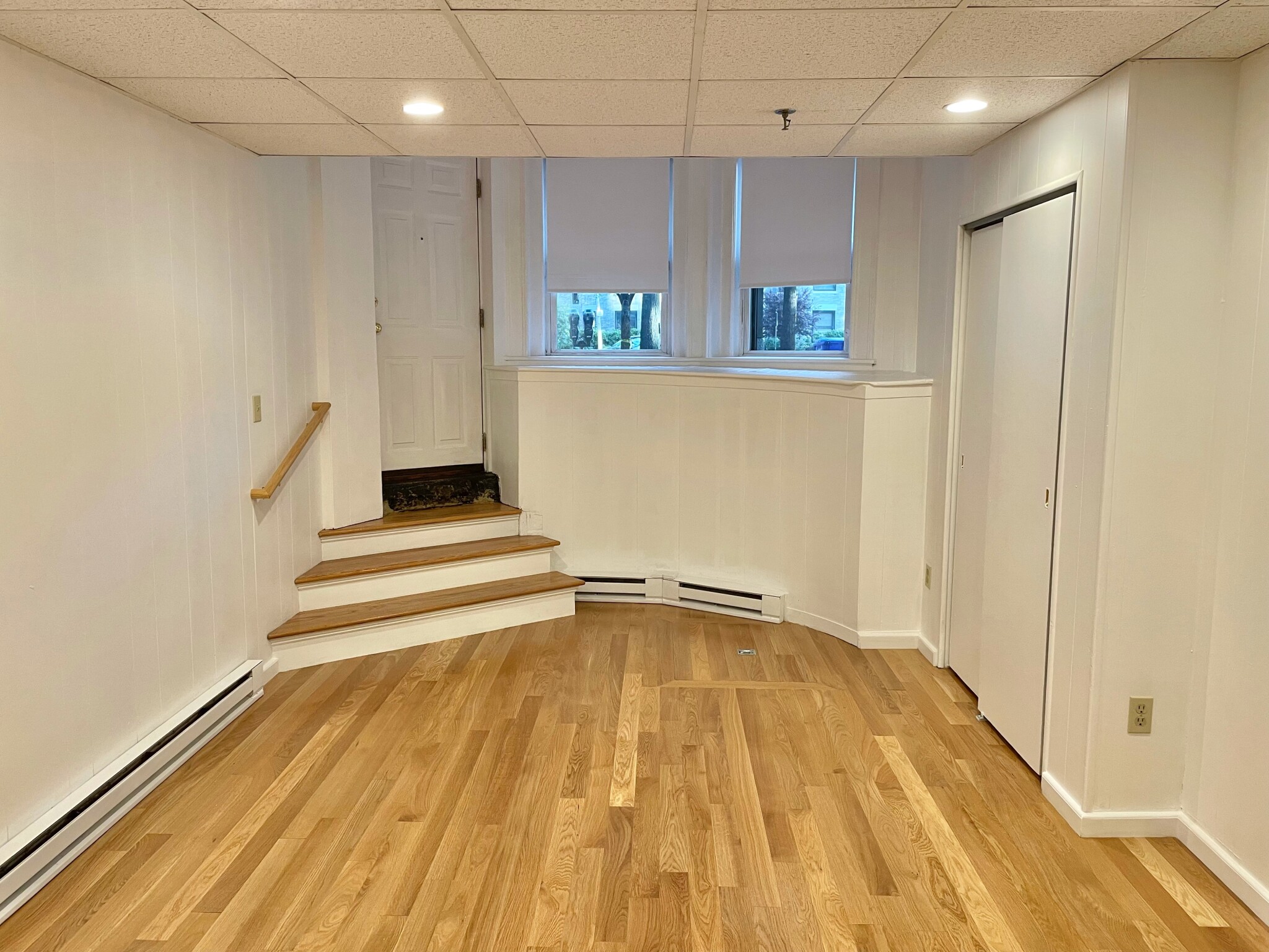 1077 Beacon St, Longwood