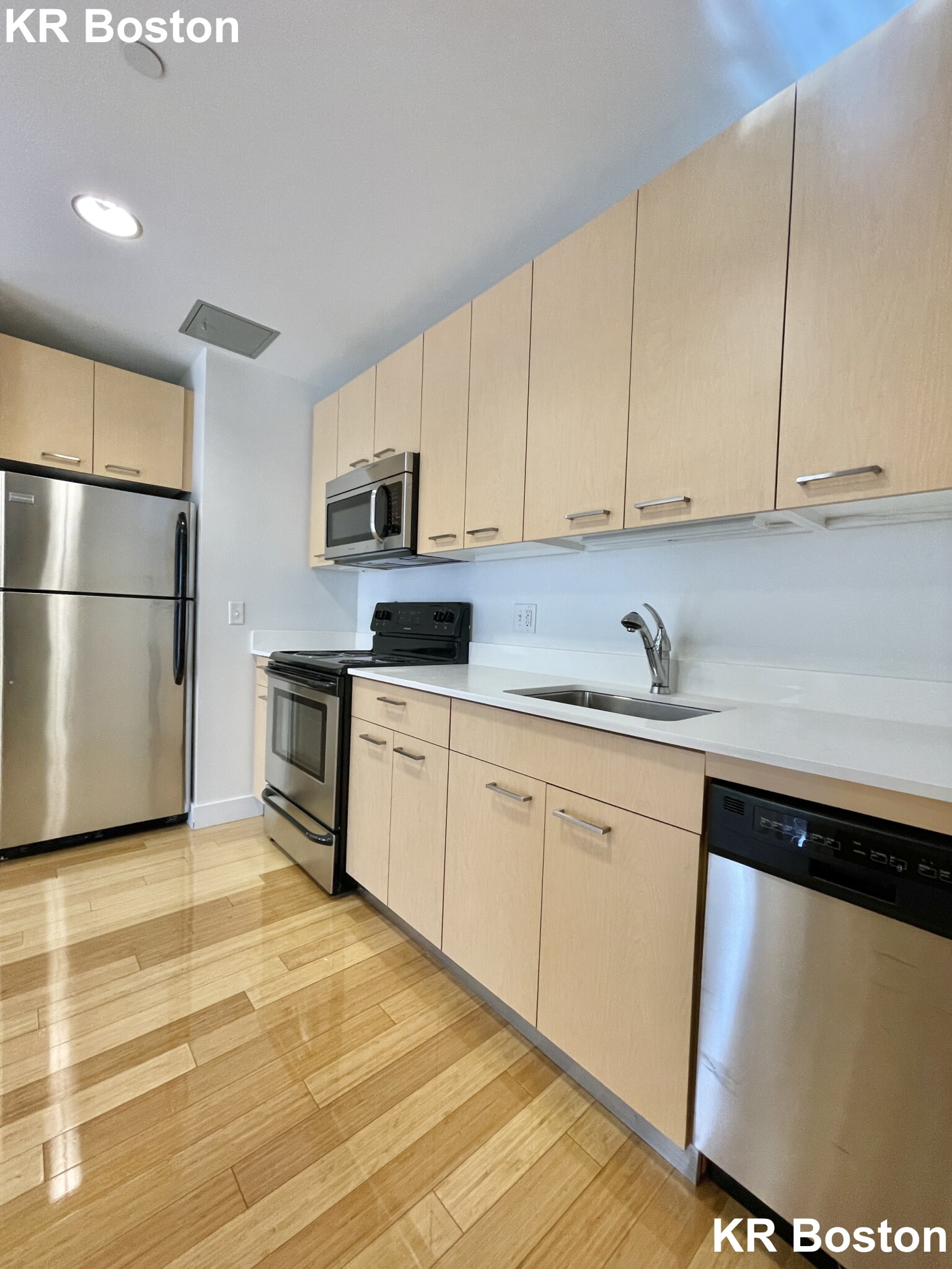 1085 Boylston St, Fenway