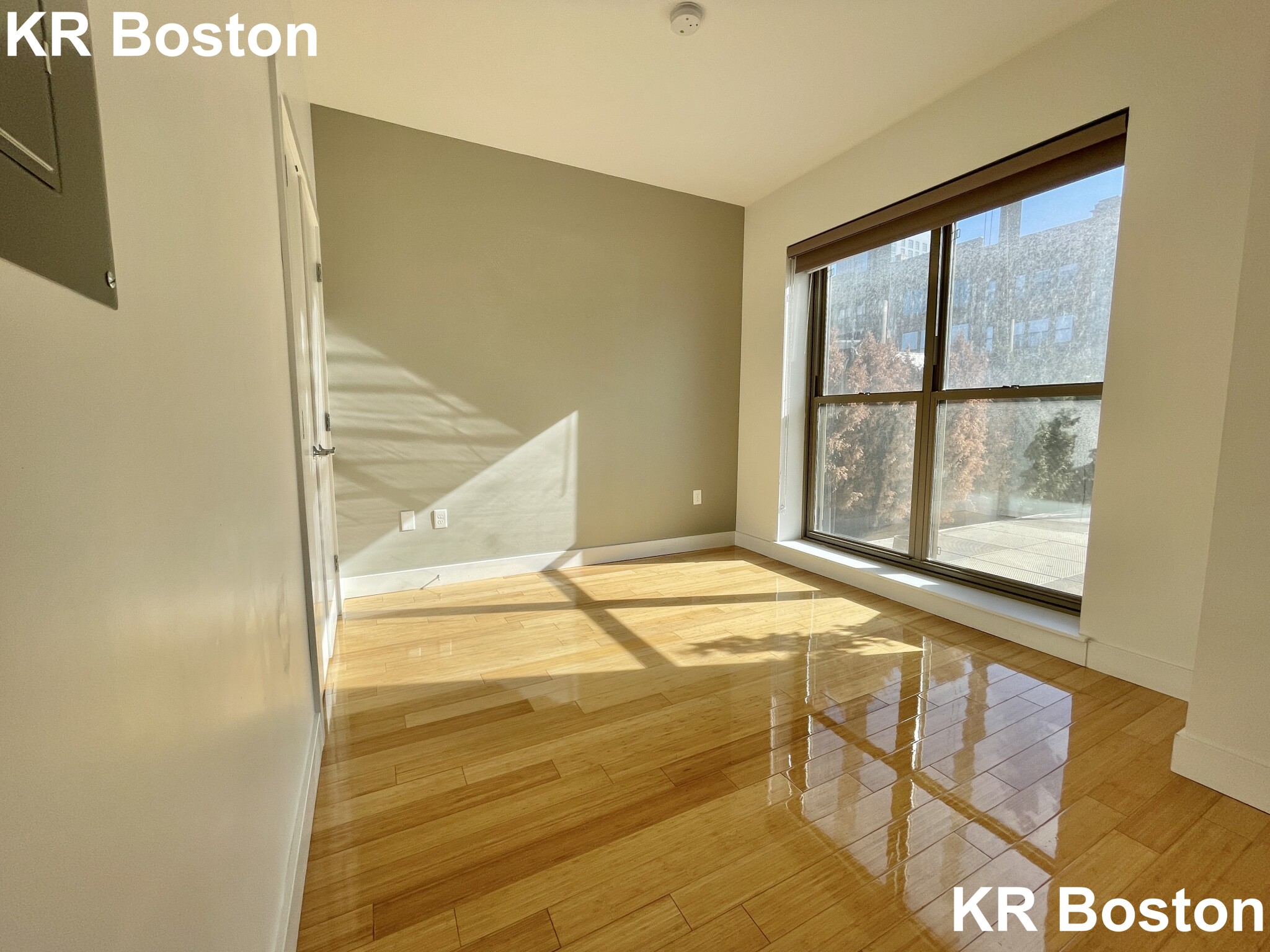 1085 Boylston St, Fenway