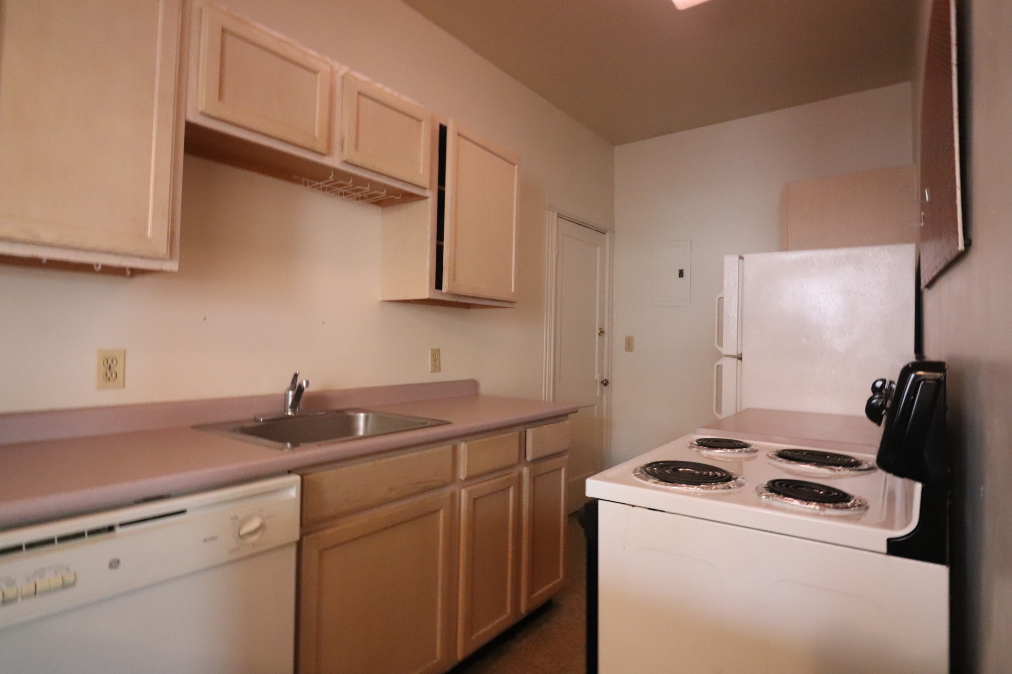 11 Stearns Rd, Longwood