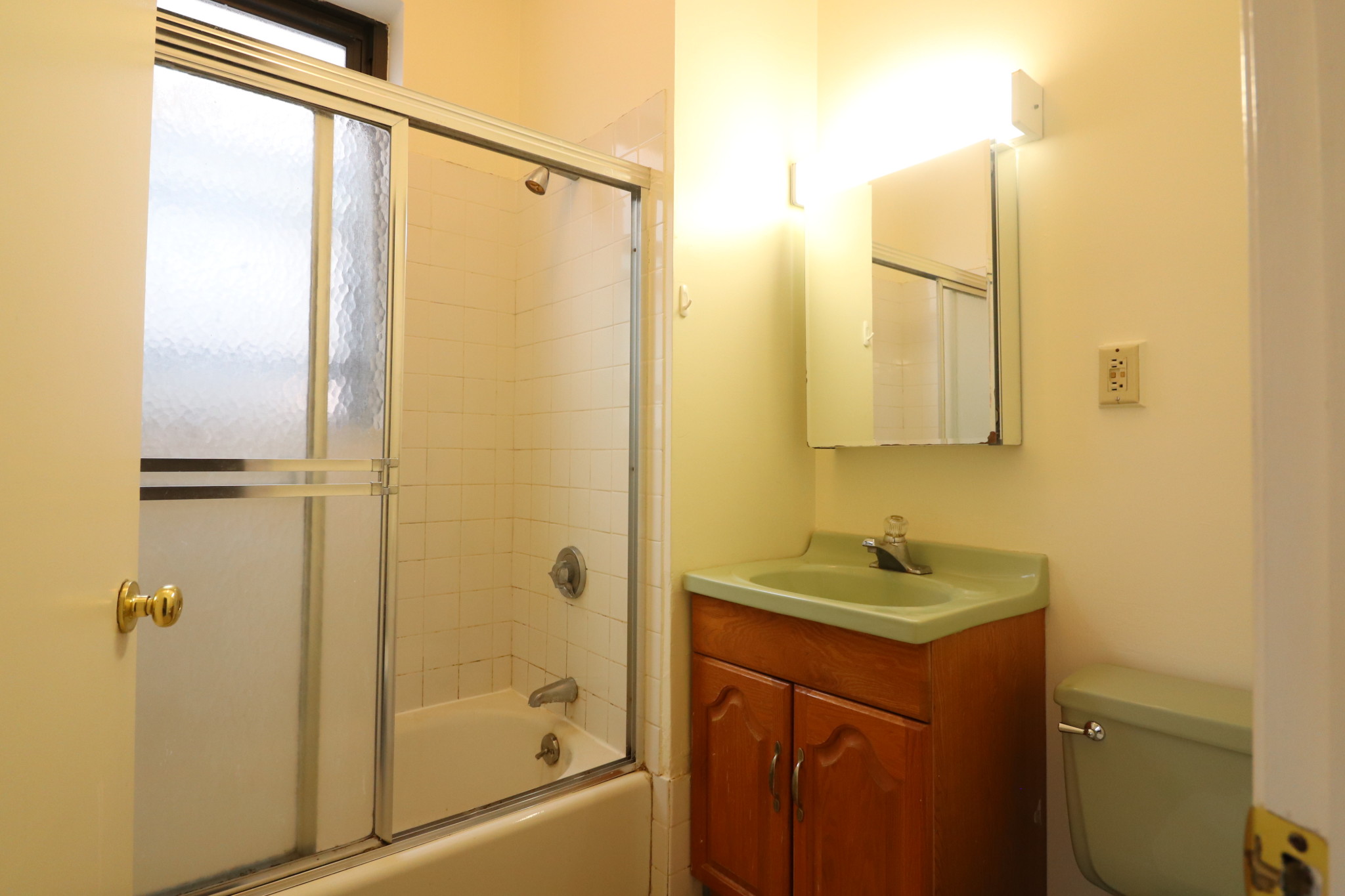 11 Stearns Rd, Longwood