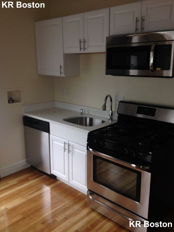 11 Stickney Ave, East Somerville