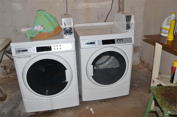 15 Parkman St, Longwood