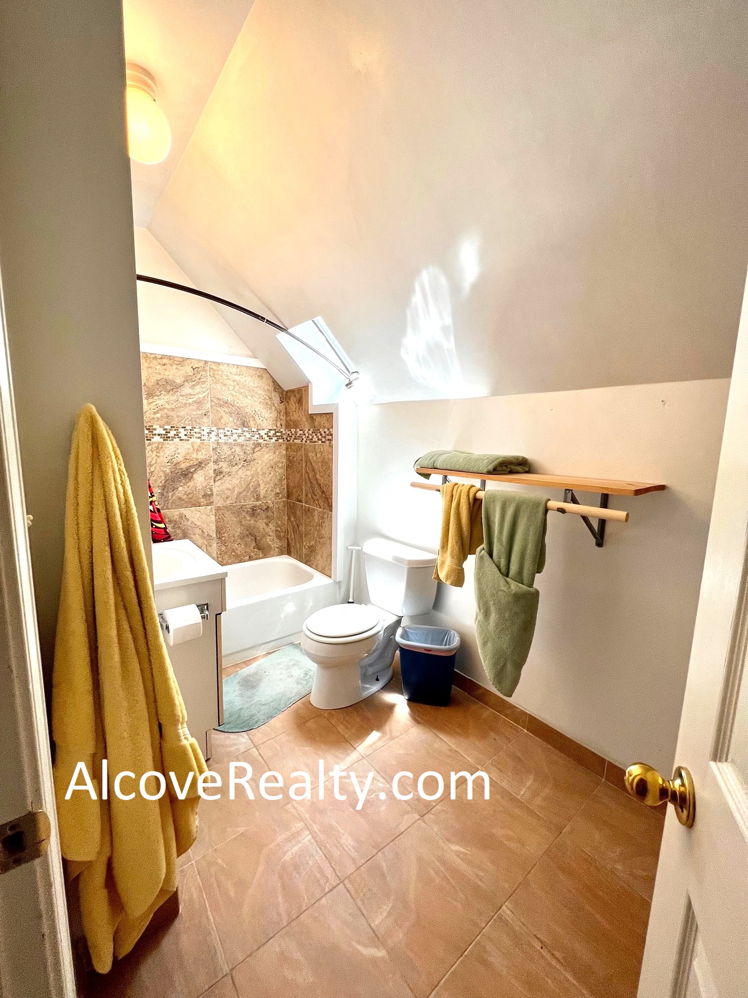 48 Raymond Ave, Teele Square