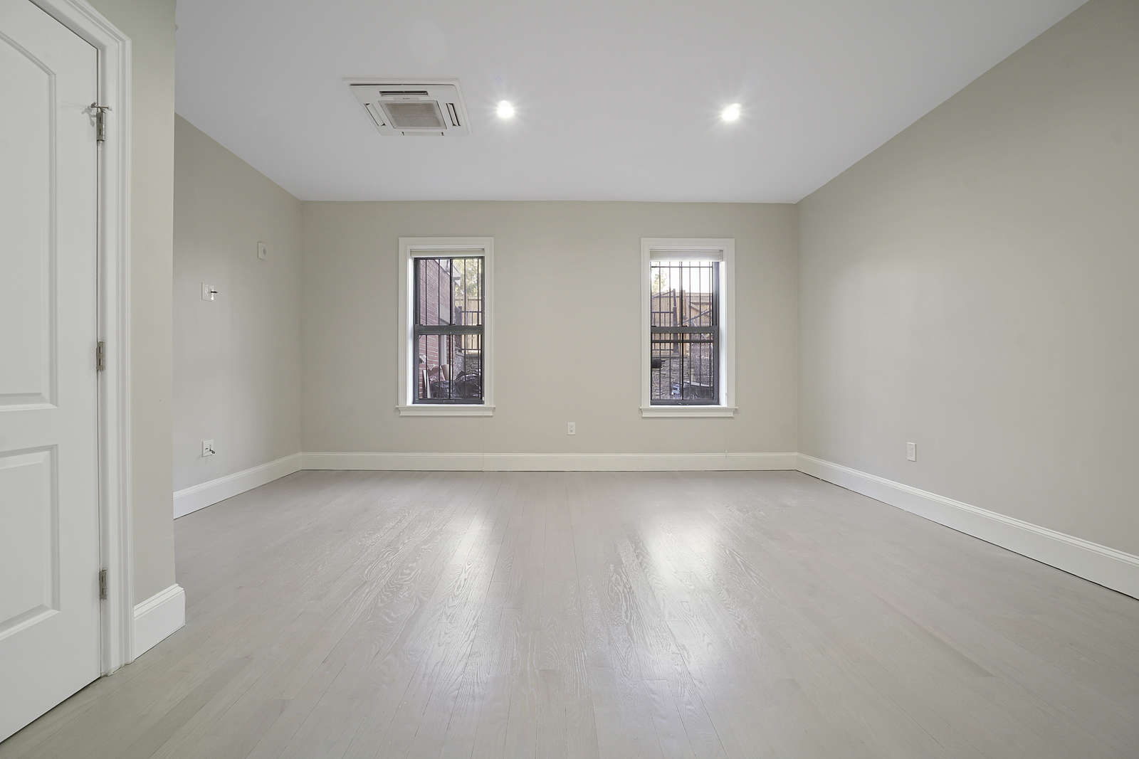 554 Massachusetts Ave, South End