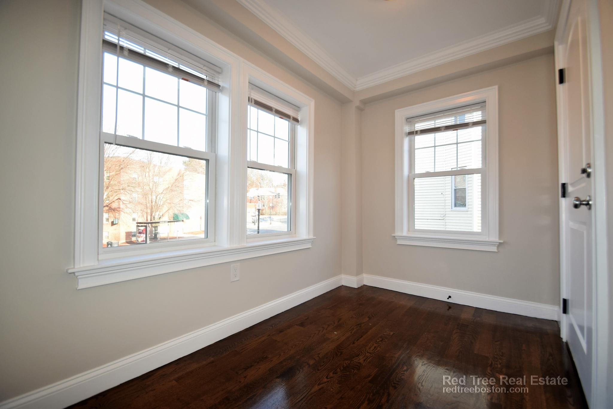 490 Washington St, Brighton