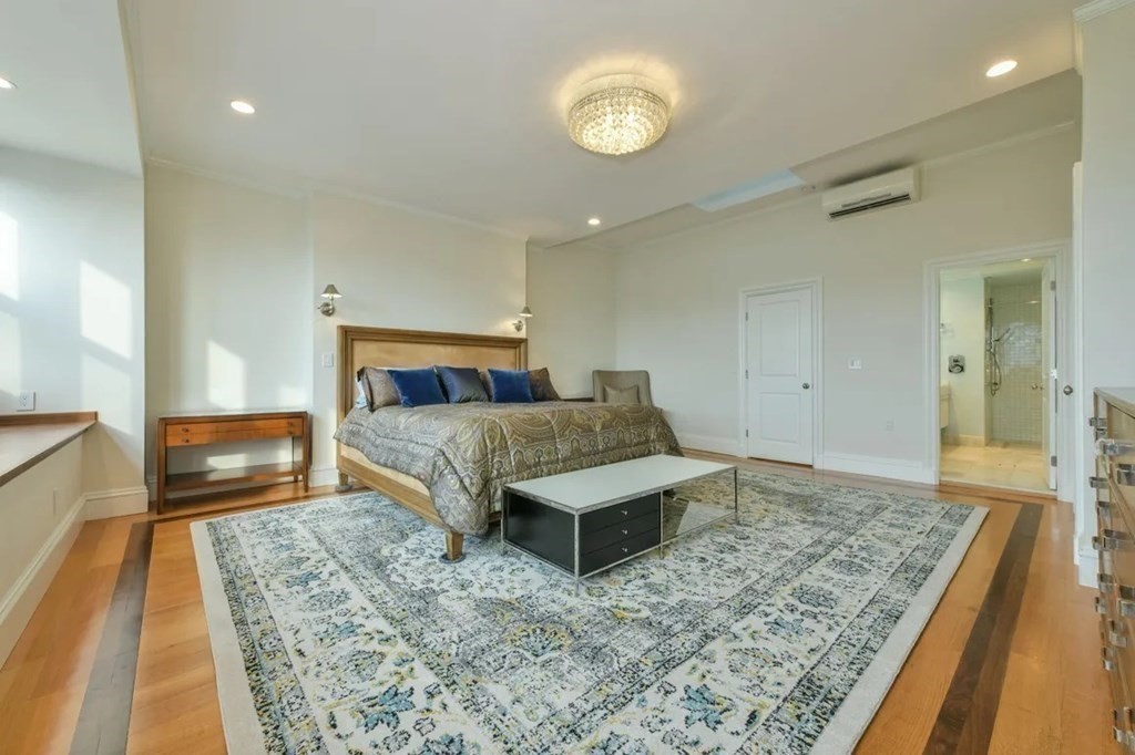 214 Beacon St, Back Bay