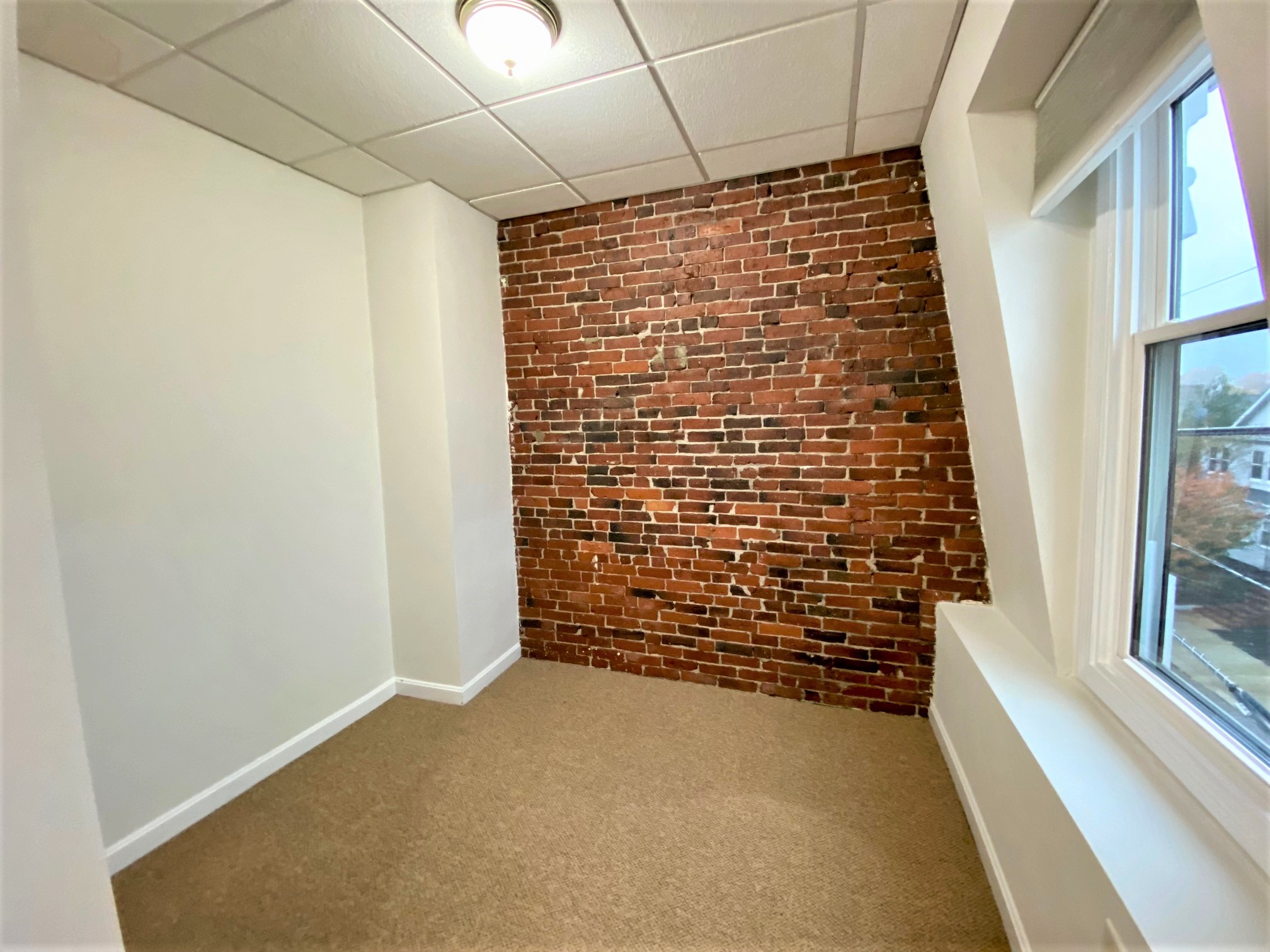 379 Main St, Medford