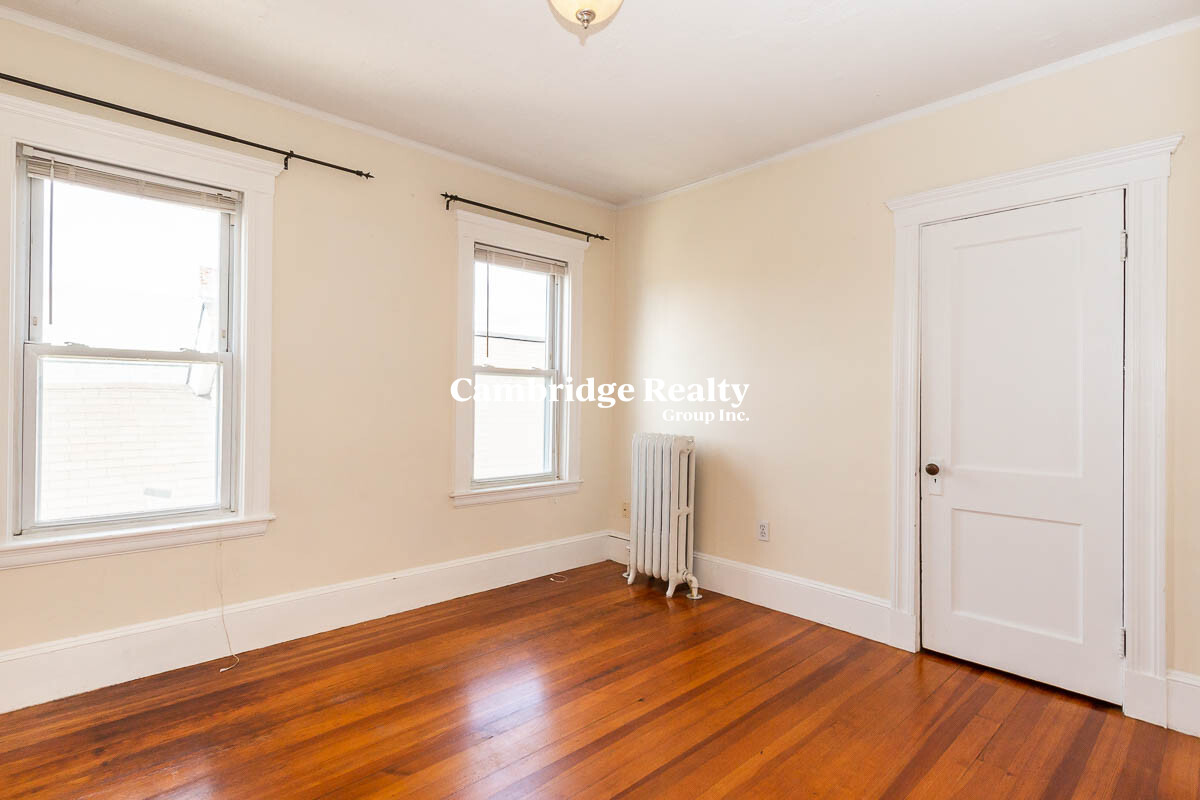 600 Broadway, Magoun Square