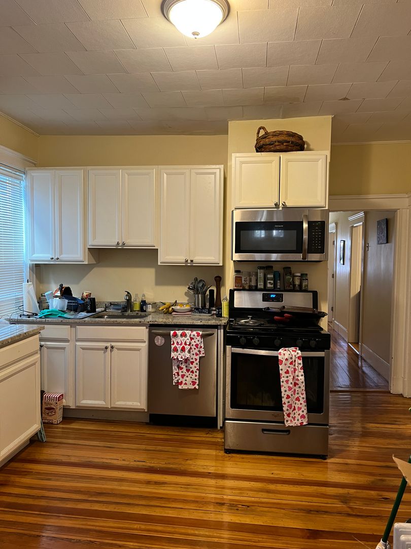 17 Dow St, West Somerville