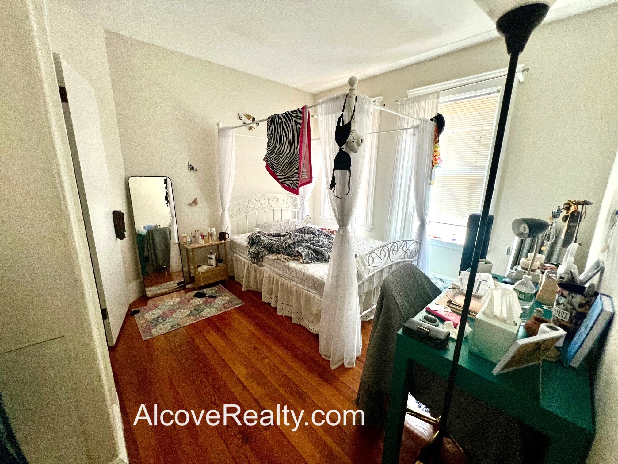 24 Burnham St, Tufts