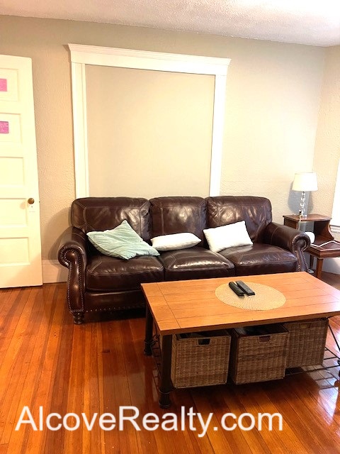 66 Simpson Ave, Tufts