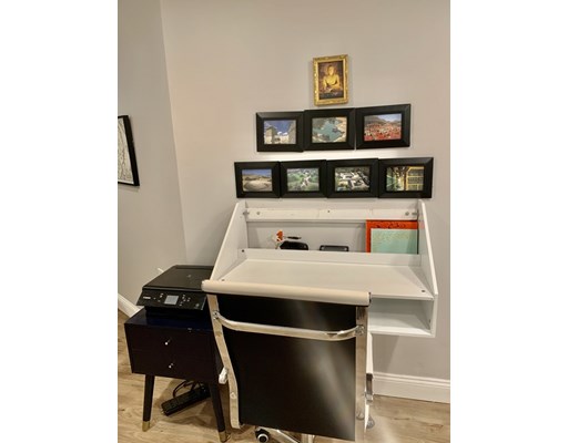 726 Metropolitan Ave, Hyde Park