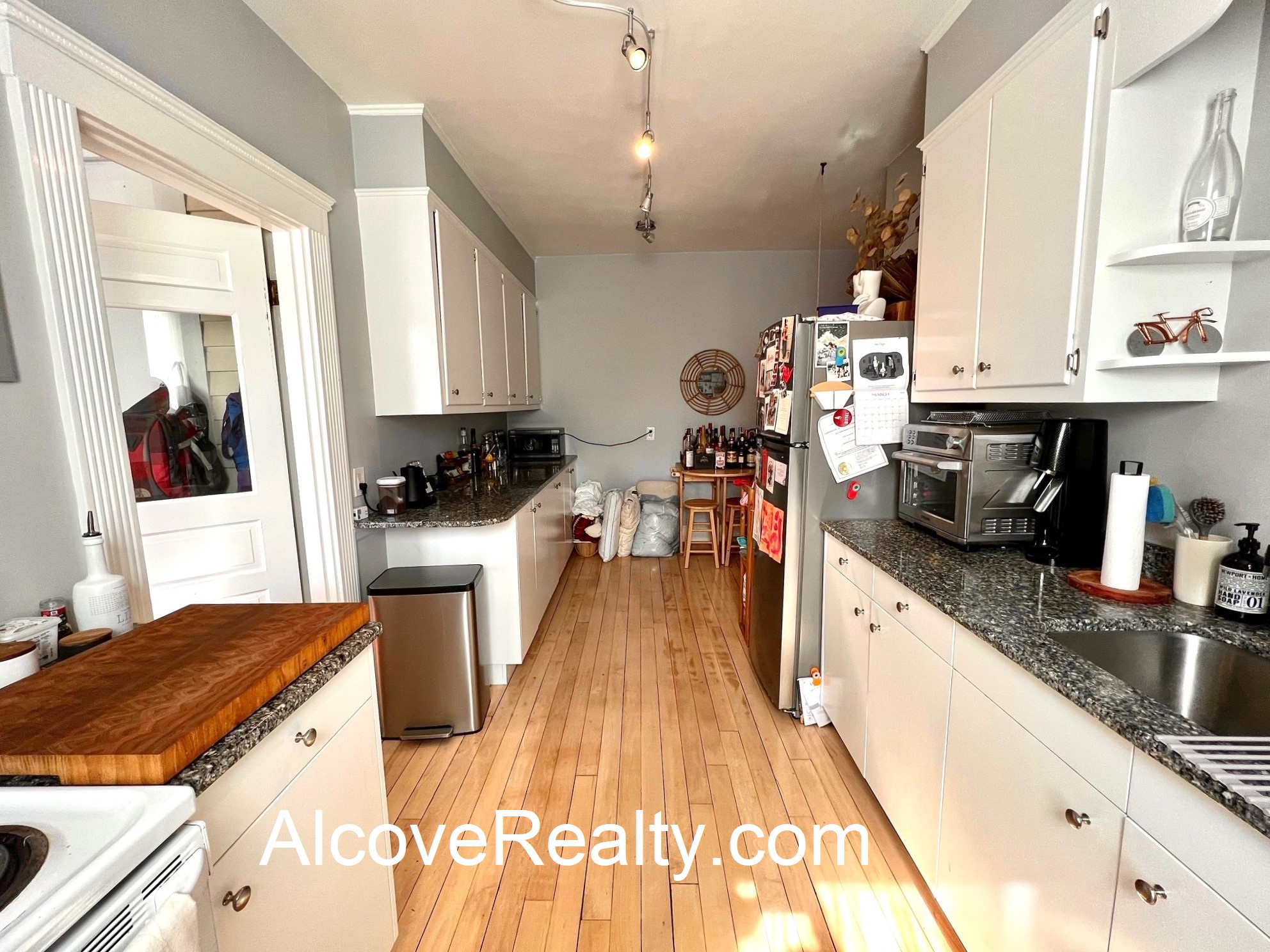 882 Broadway, Davis Square