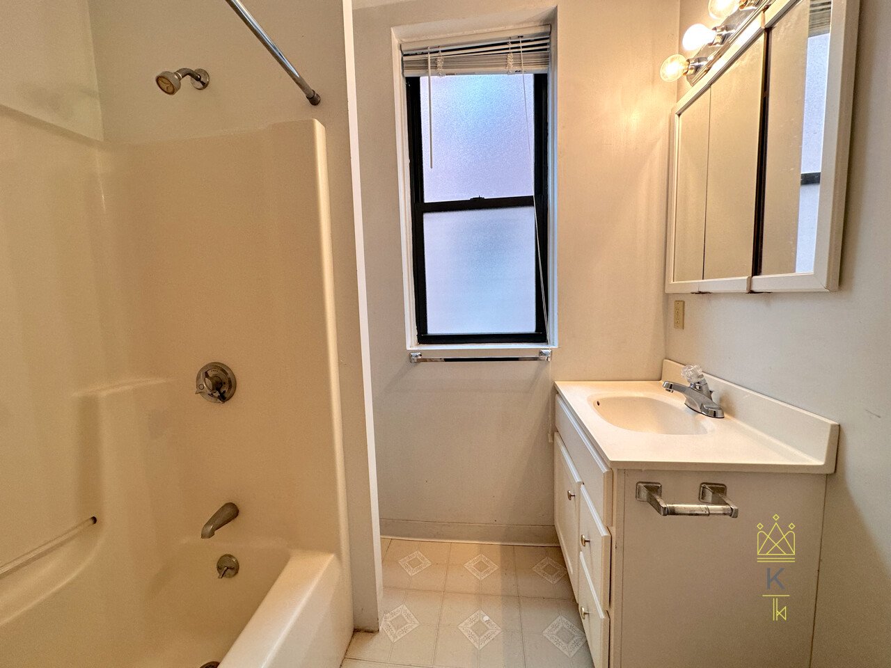 1100 Beacon St, Longwood