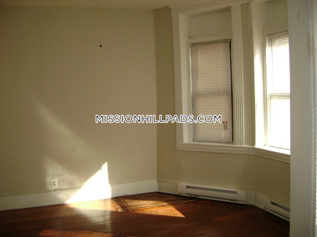 887 Huntington Ave, Mission Hill