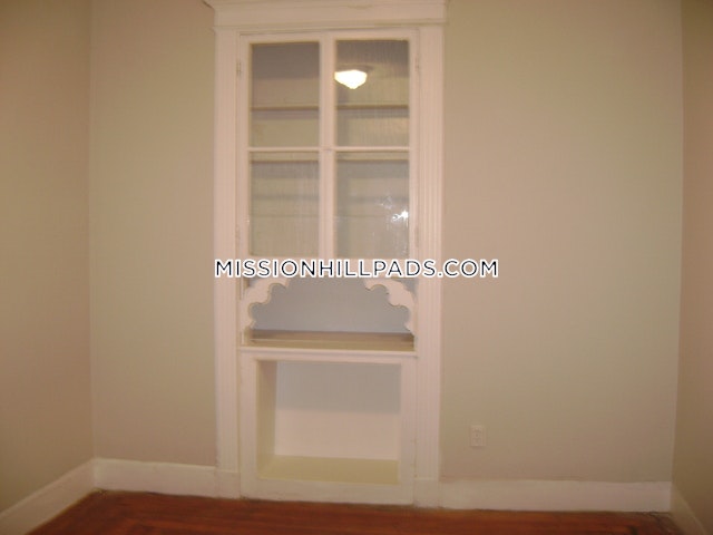 887 Huntington Ave, Mission Hill