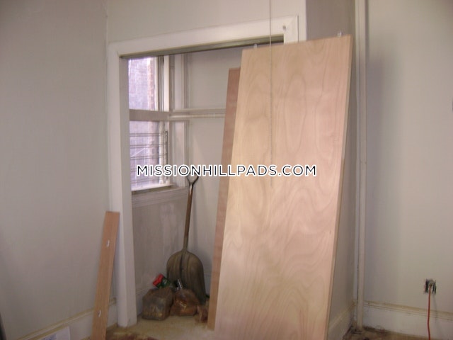 887 Huntington Ave, Mission Hill